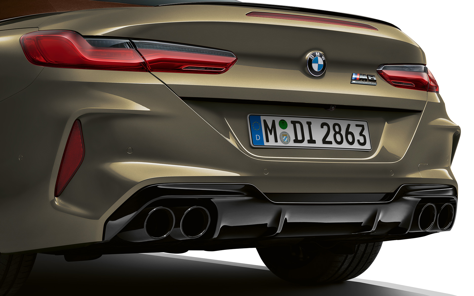 BMW M8 Competition Cabriolet, BMW Individual Brass