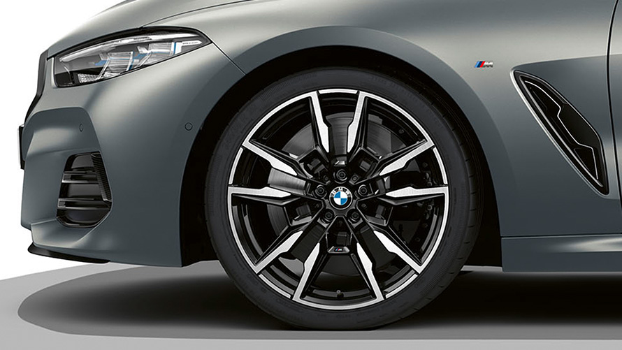 BMW M850i xDrive Cabriolet, BMW Individual Gri Frozen Pure, jante M din aliaj uşor Double-spoke de 20”, tip 894 M