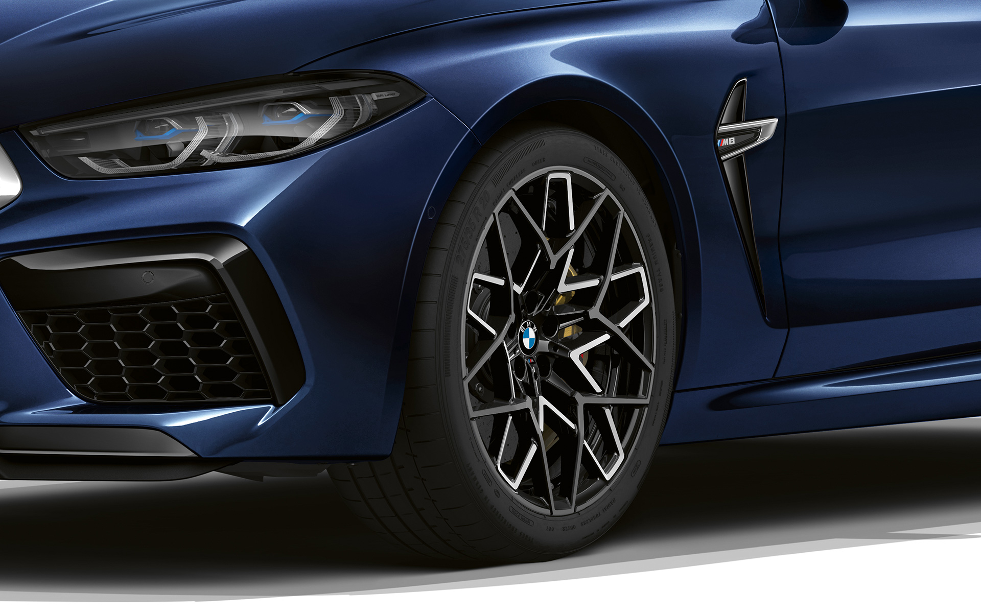 BMW M8 Cabriolet, BMW Individual Albastru Tanzanite, jante M din aliaj uşor Star-spoke de 20”, tip 813 M, Bicolor