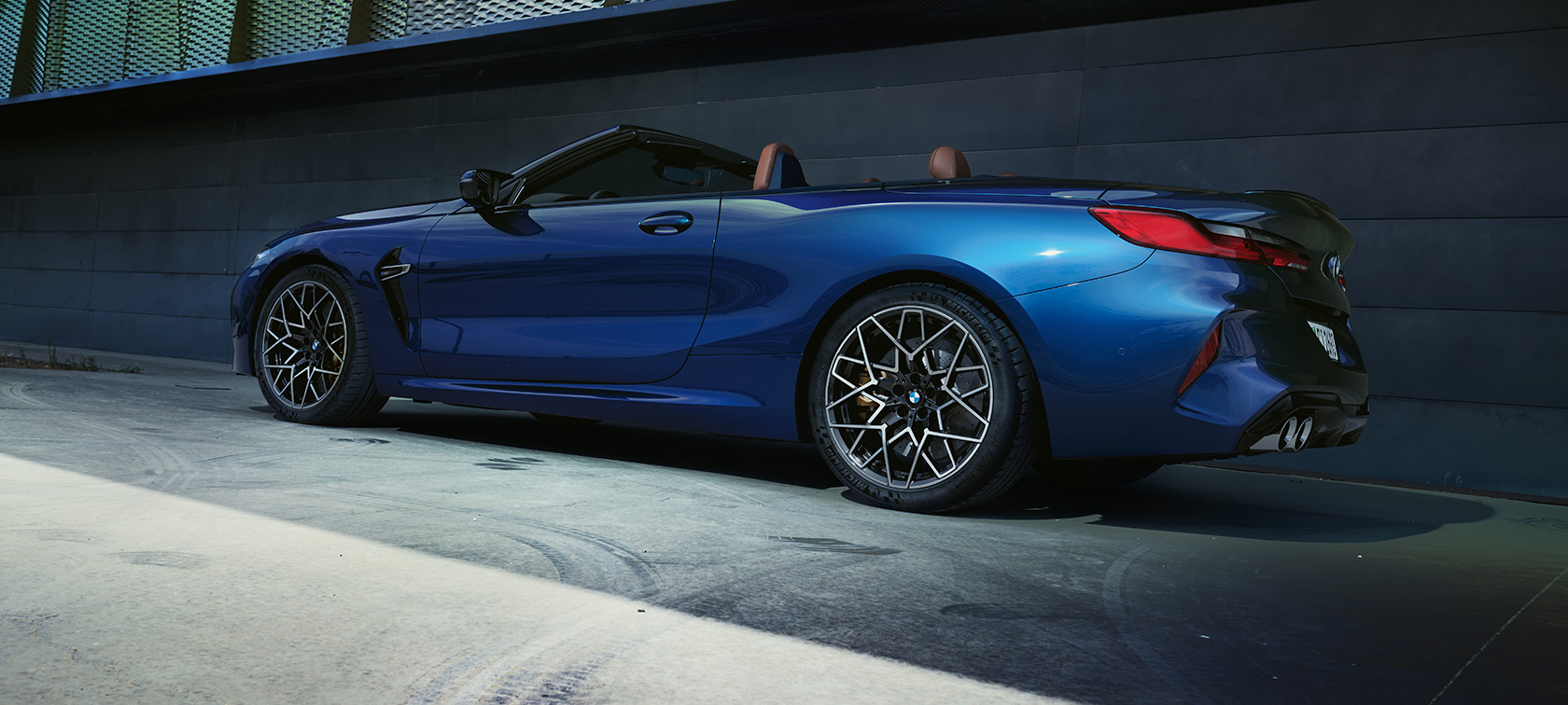 BMW M8 Cabriolet, BMW Individual Albastru Tanzanite
