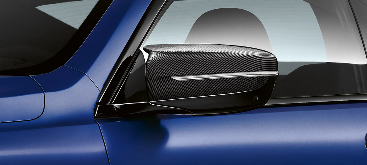 Capace oglinzi din carbon. Imagine cu BMW M8 Competition Coupé cu capace oglinzi din carbon.