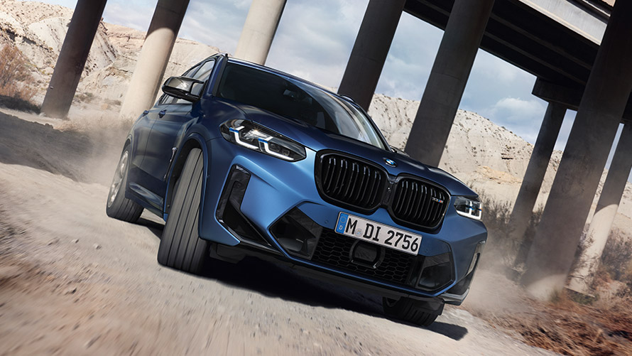 Imagine cu trei sferturi din partea frontală a BMW X3 M F97, rulând Imagine cu trei sferturi din partea frontală a BMW M BMW X3 M F97, rulând
