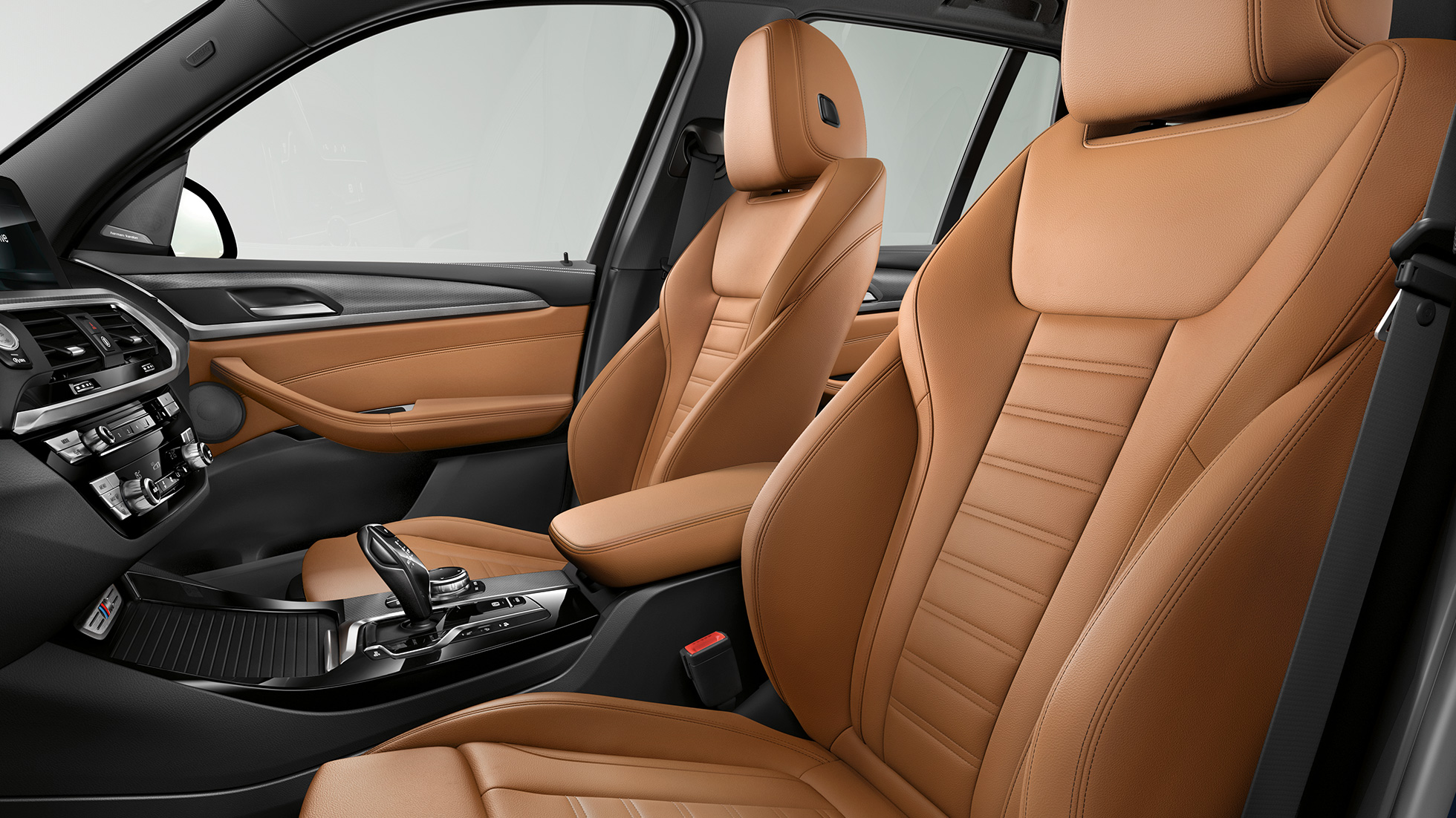 Interiorul BMW X3 M40i şi BMW X3 M40d. Interiorul sportiv şi confortabil cu scaune Sport al BMW X3 M40i şi BMW X3 M40d.