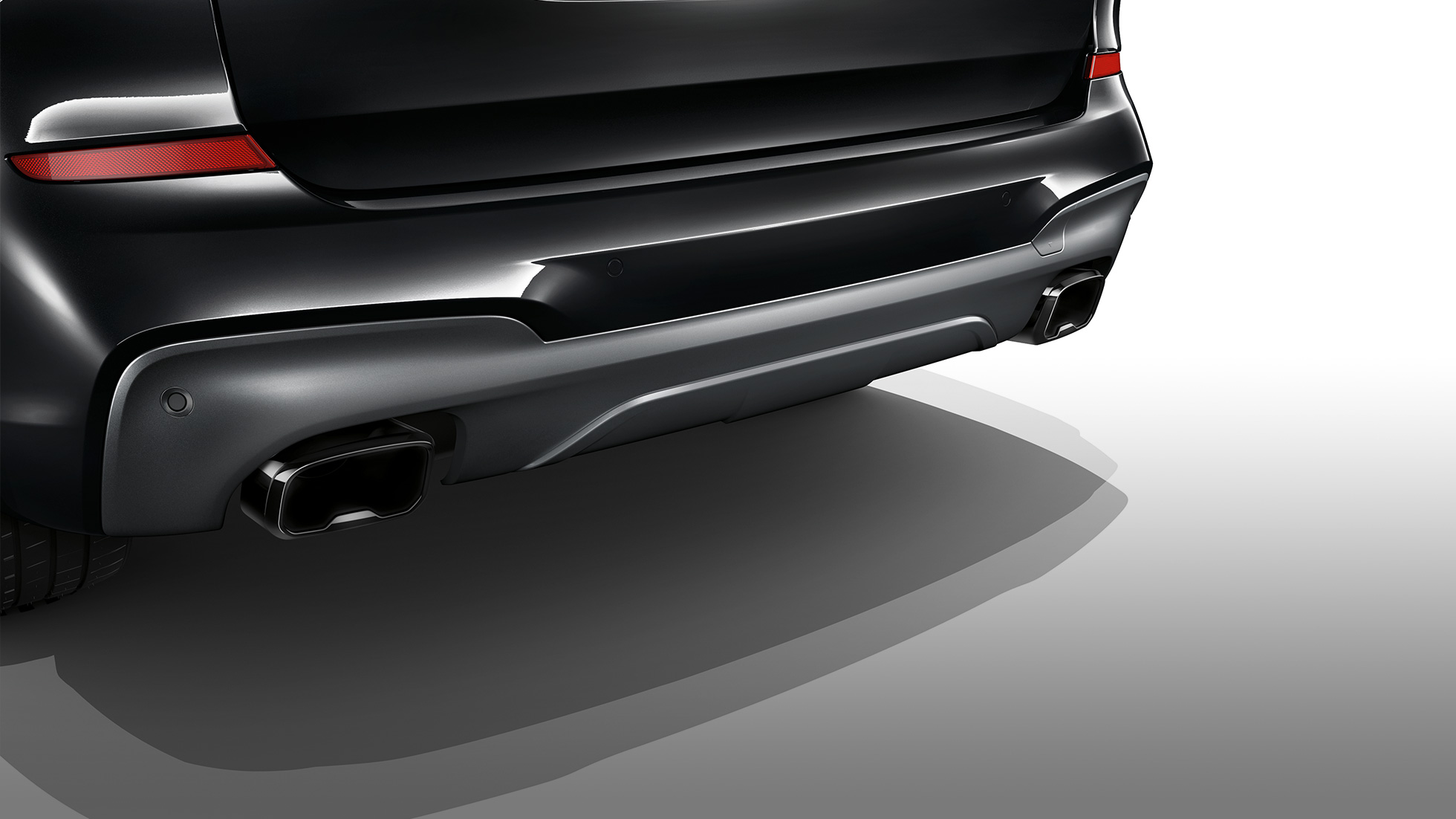 Ornamentele ţevii de eşapament a BMW X3 M40i şi BMW X3 M40d. Ornamentele negre cromate ale ţevii de eşapament a BMW X3 M40i şi BMW X3 M40d în Negru Sapphire metalizat.