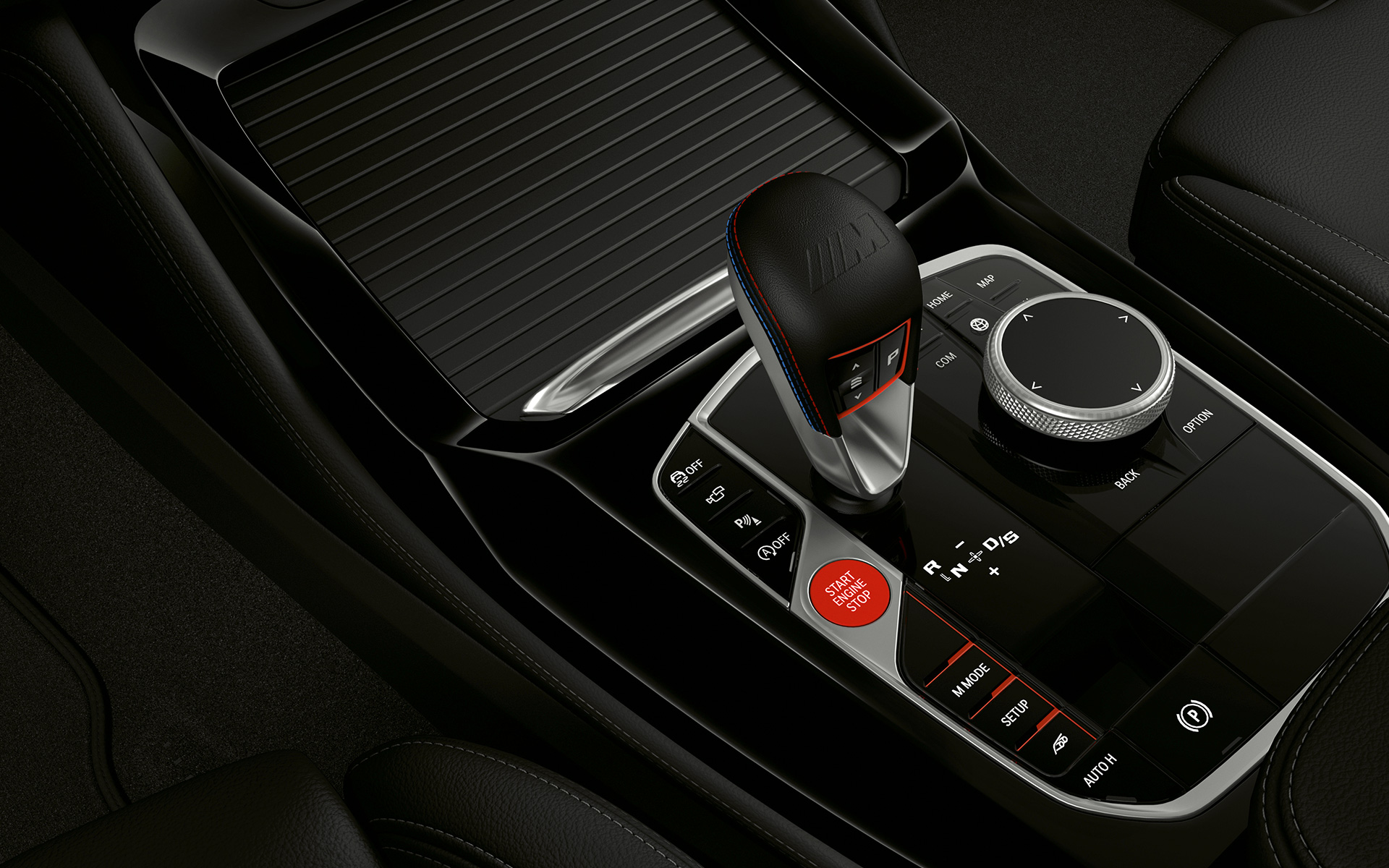 Imagine în prim plan cu consola centrală şi cu maneta pentru schimbarea vitezelor dintr-un BMW X4 M Competition F98 LCI Facelift 2021