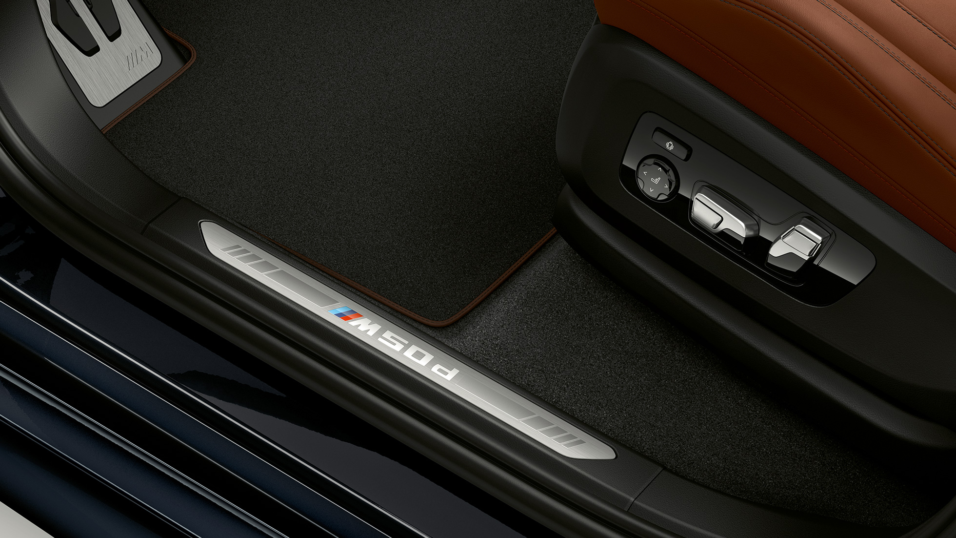 Pragurile portierelor cu inscripţie „M” ale BMW X5 M50d Pragurile portierelor cu inscripţie „M” ale BMW X5 M50d, G05