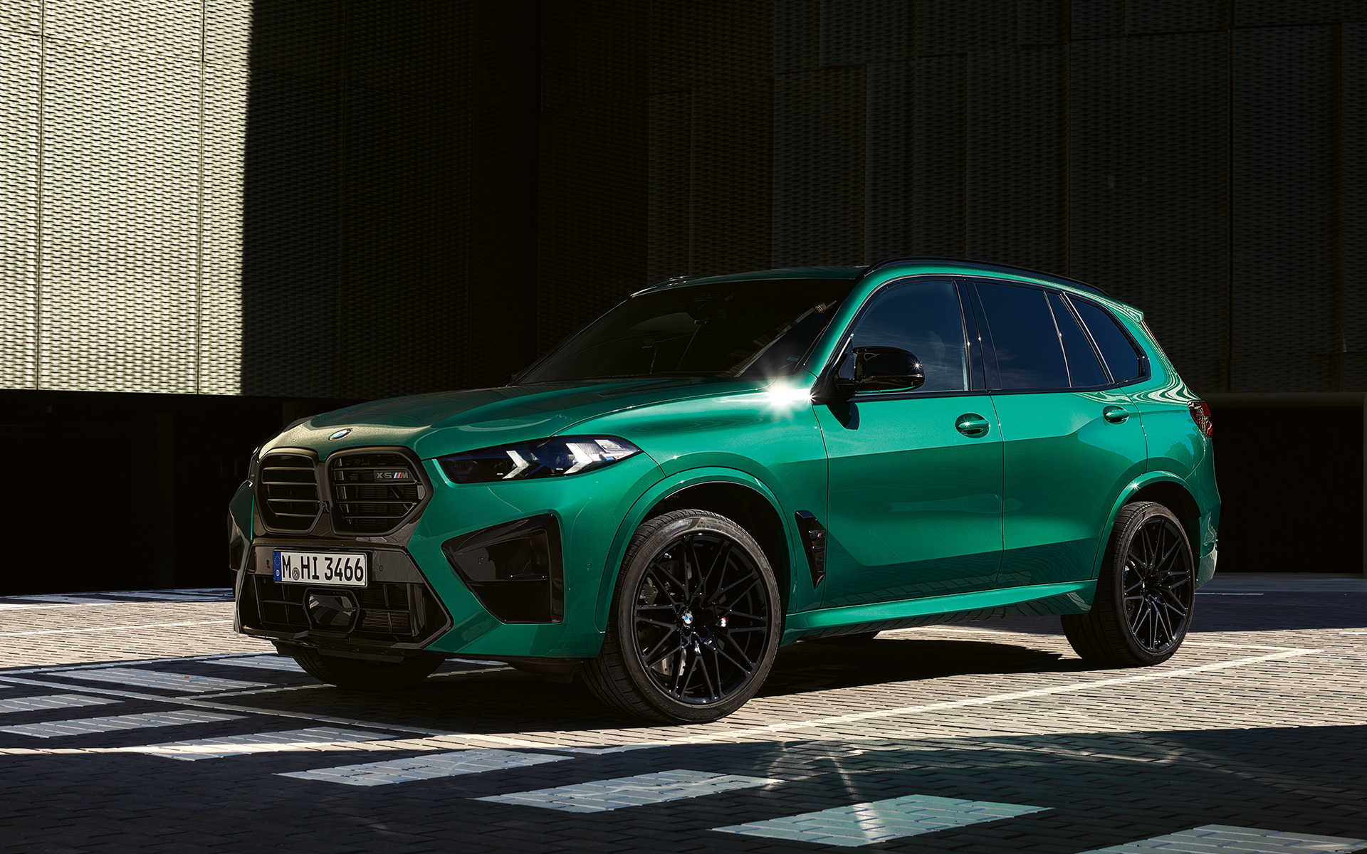 Farurile M Shadow Line, farurile adaptive cu tehnologie LED ale BMW X5 M Competition Farurile M Shadow Line, farurile adaptive cu tehnologie LED ale BMW X5 M Competition 2023