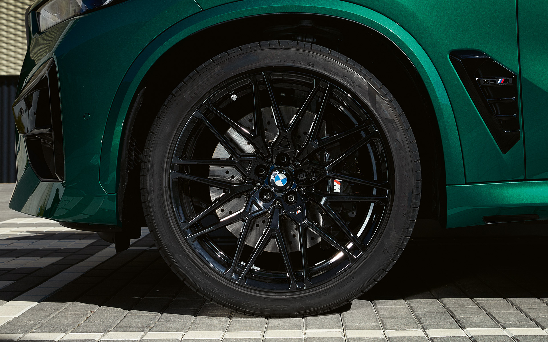 Jantele M din aliaj uşor spoke de 21"/22", tip 818 M, negre ale BMW X5 M Competition Jantele M din aliaj uşor spoke de 21"/22", tip 818 M, negre ale BMW X5 M Competition 2023