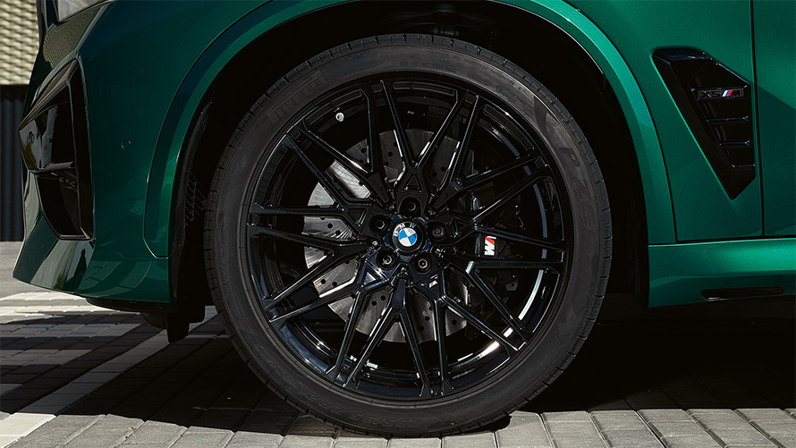 Jantele M din aliaj uşor spoke de 21"/22", tip 818 M, negre ale BMW X5 M Competition 2023