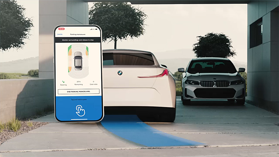Parcarea cu comandă de la distanţă şi sistemul de asistenţă la manevrare al BMW X5 M Competition Parcarea cu comandă de la distanţă şi sistemul de asistenţă la manevrare al BMW X5 M Competition 2023
