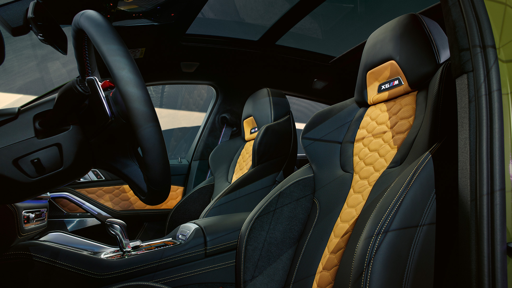 Scaunele multifuncţionale ale BMW X6 M Competition Scaunele multifuncţionale ale BMW X6 M Competition, F96 2020