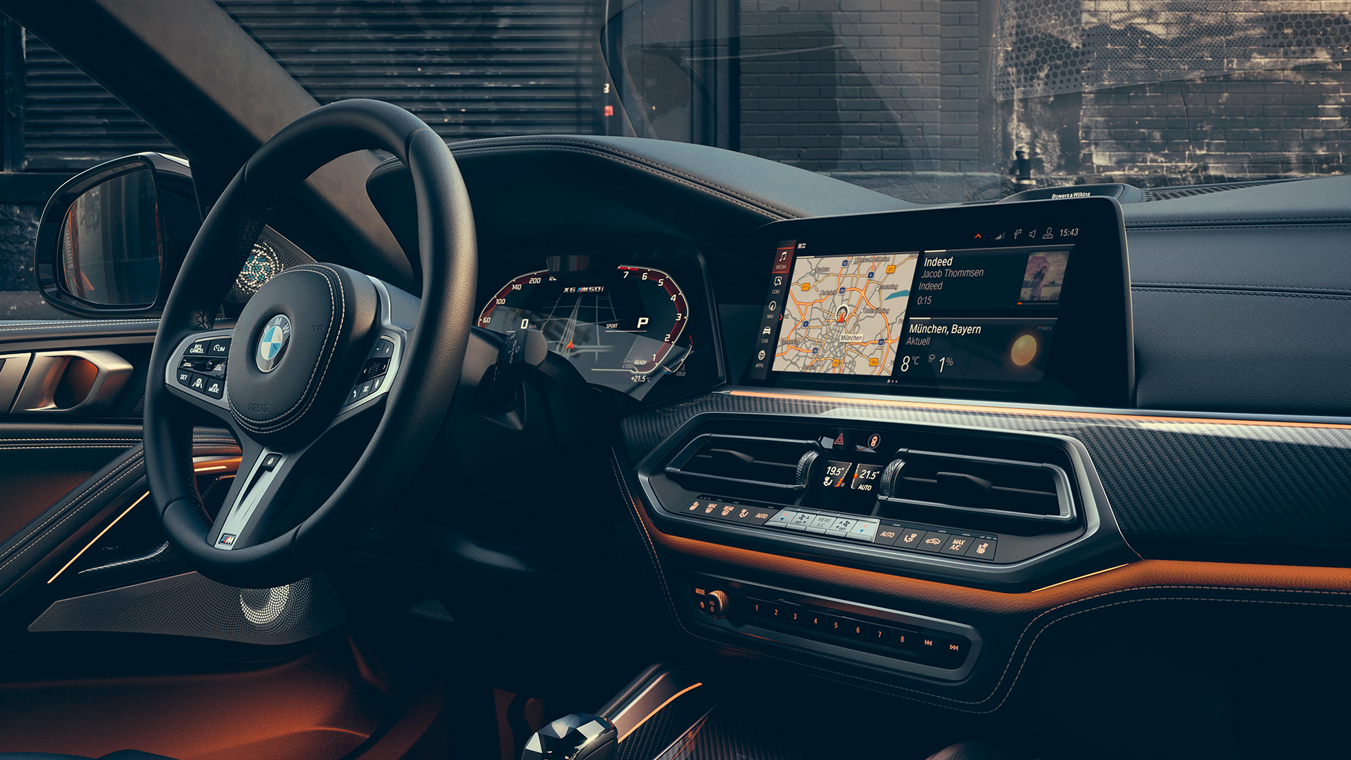 Habitaclul X6 M50i Habitaclul orientat către conducătorul auto BMW X6 M50i