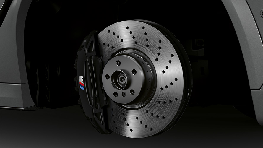 Frânele M din material compozit în roşu lucios ale BMW X6 M Competition 2023