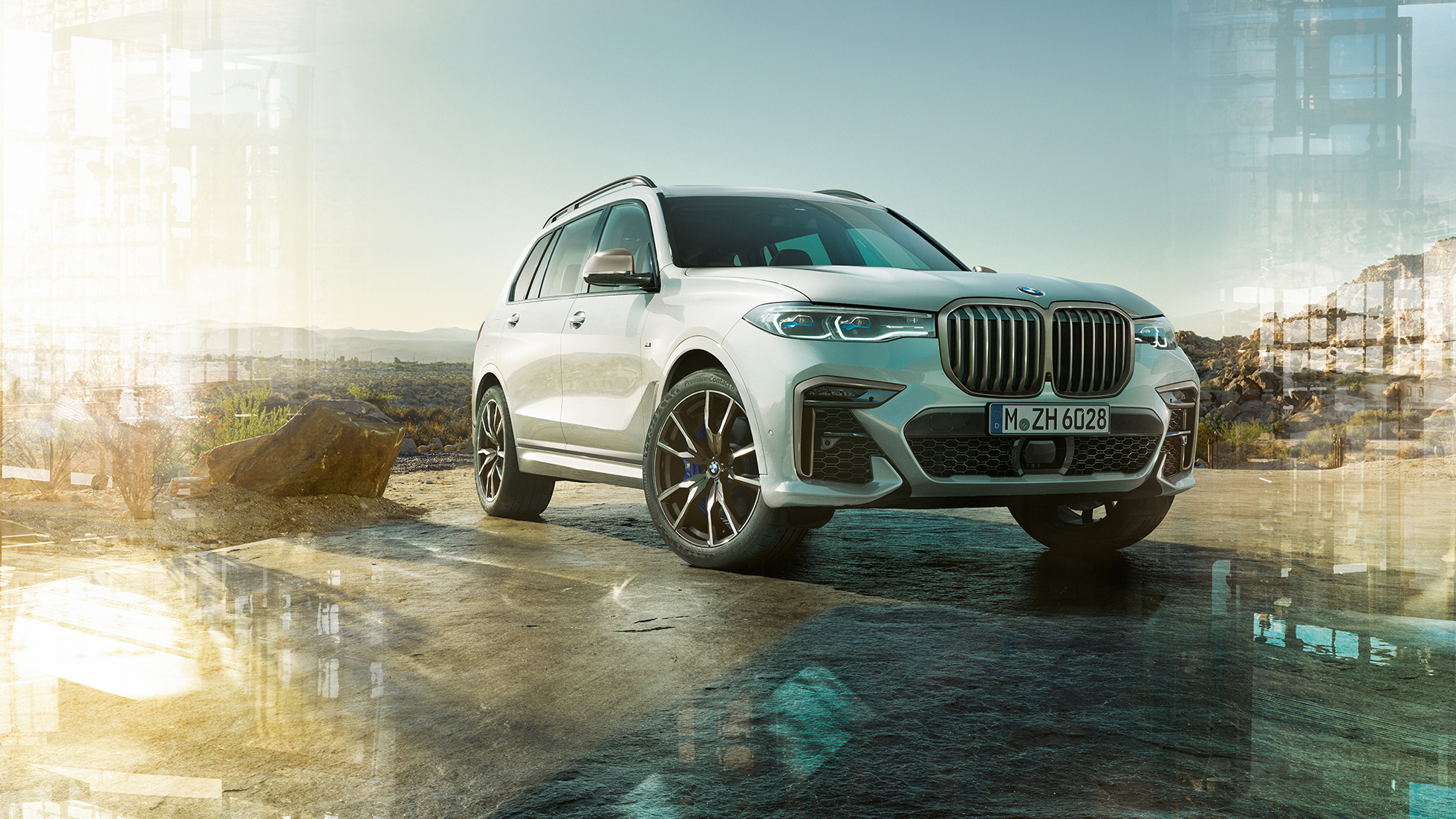 Imagine cu trei sferturi din partea frontală a modelelor BMW X7 M Imagine cu trei sferturi din partea frontală a modelelor BMW X7 M în Alb Mineral, staţionând, G07, 2019