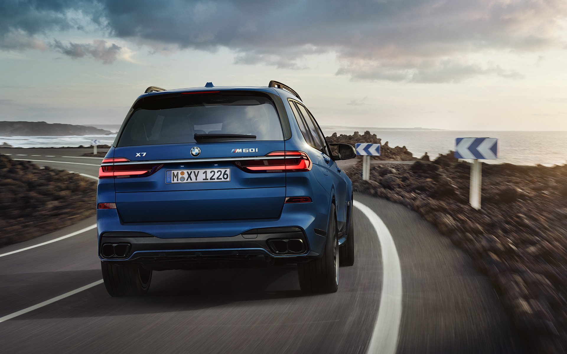 BMW X7 M60i xDrive Albastru Frozen Marina Bay