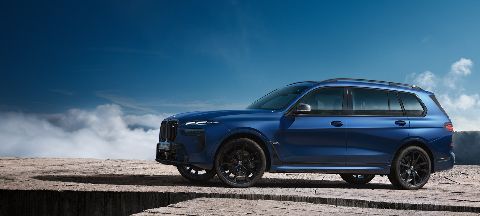 BWM X7 M60i xDrive Albastru Frozen Marina Bay 