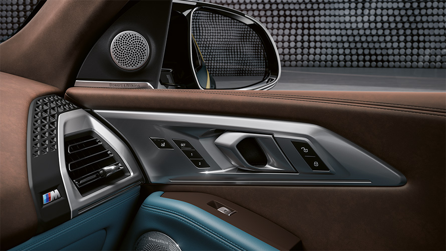 Interior BMW XM, sistem de sunet surround Bowers & Wilkins Diamond