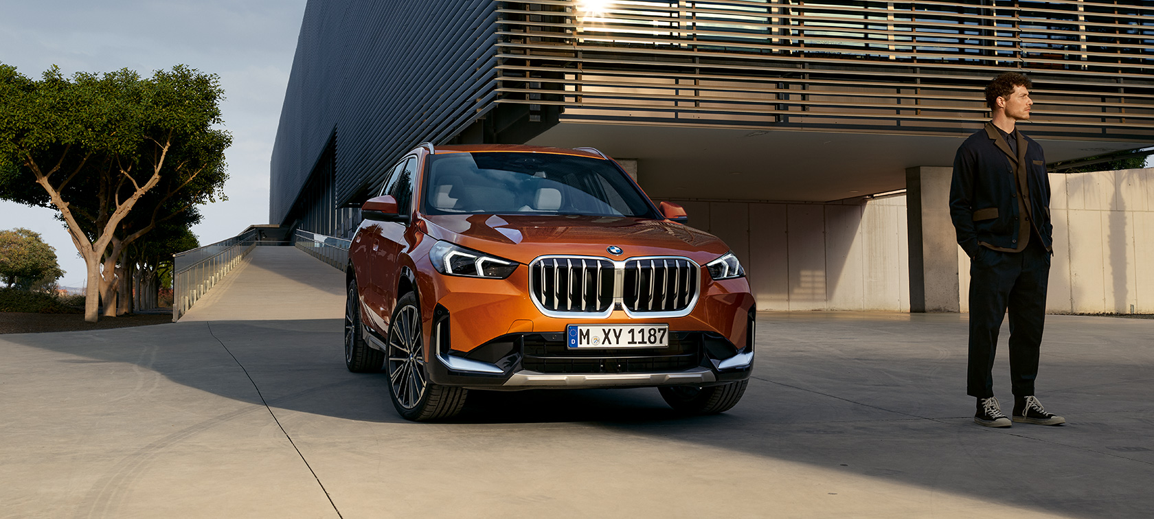 BMW X1 xDrive23i ICE xLine în Portocaliu Utah BMW X1 xDrive23i ICE xLine în Portocaliu Utah, Jante BMW Individual din aliaj uşor Multi-spoke de 20”, tip 869 I