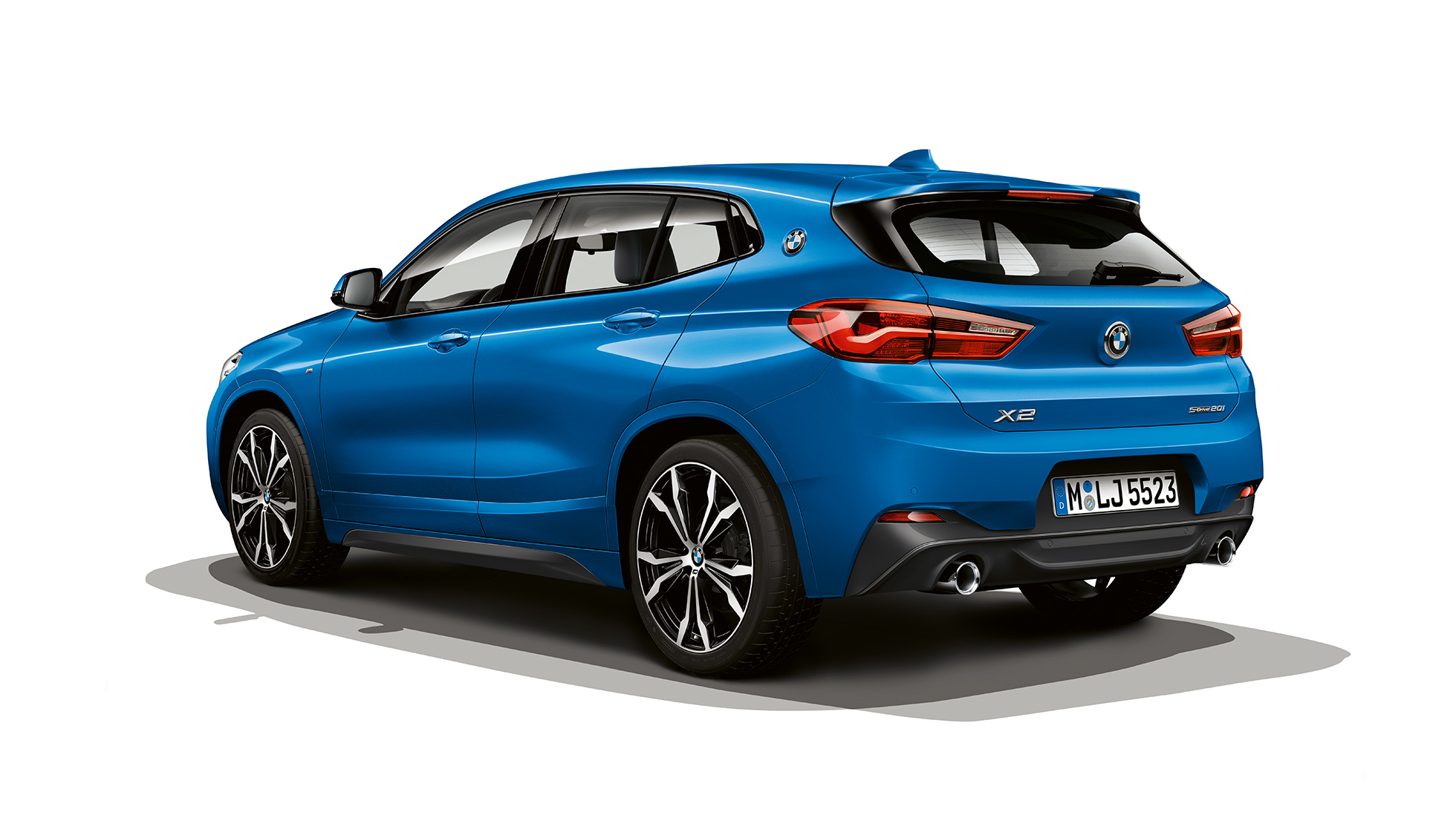 Imagine cu trei sferturi din partea laterală a BMW X2 sDrive20i, cu pachet M Sport Imagine cu trei sferturi din partea laterală a BMW X2 sDrive20i, F39, 2018, în Albastru Misano metalizat, cu pachet M Sport