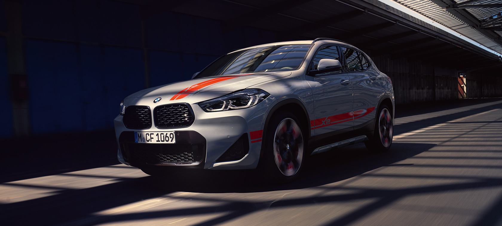 Imagine cu partea spate a BMW X2, F39 Imagine cu partea spate a BMW X2, F39, 2018, în Auriu Galvanic metalizat