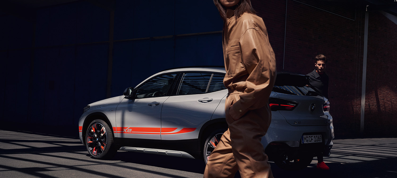 Imagine cu partea laterală a BMW X2, F39 Imagine cu partea laterală a BMW X2, F39, 2018, în Auriu Galvanic metalizat