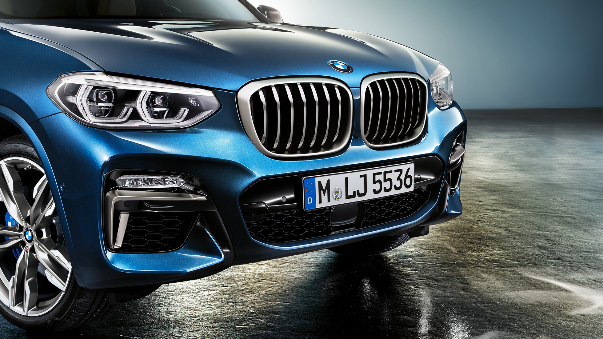 Spoilerul faţă şi grila radiatorului BMW X3 M40i Spoilerul faţă şi grila radiatorului BMW X3 M40i