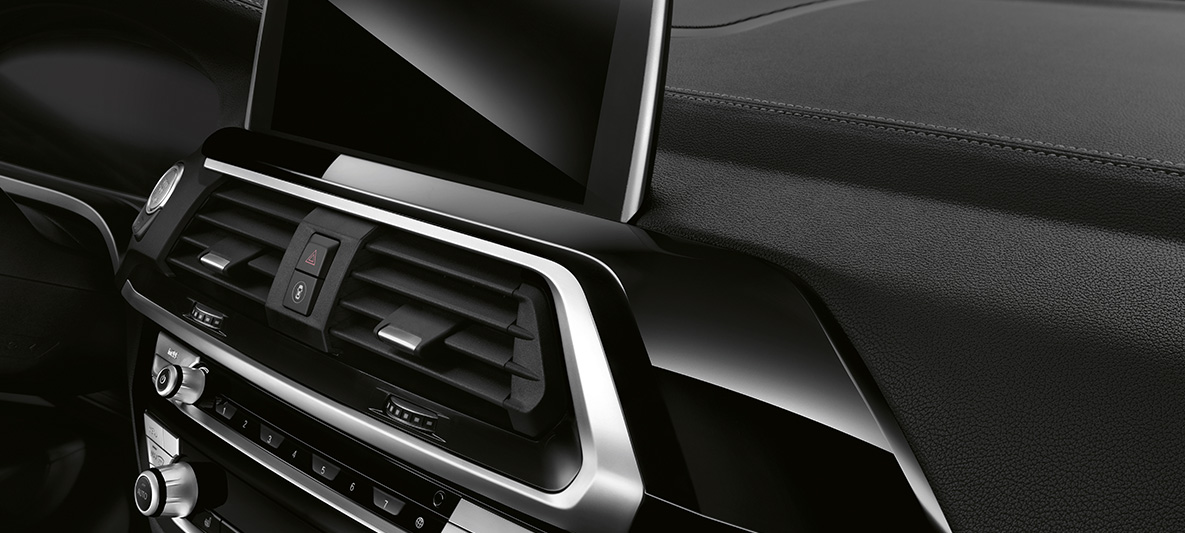BMW X3 cu ornamente interioare în Negru Piano de la BMW Individual BMW X3 cu ornamente interioare în Negru Piano de la BMW Individual