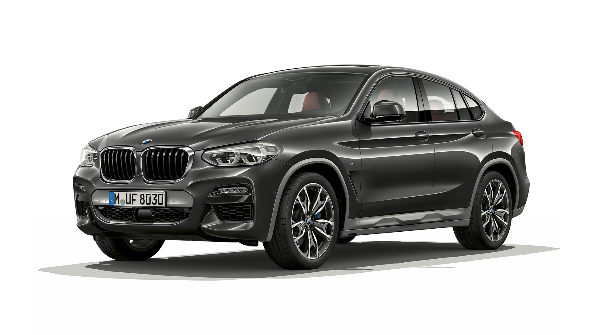 Imagine cu trei sferturi din partea frontală BMW X4, cu pachet M Sport X Imagine cu trei sferturi din partea frontală a BMW X4 xDrive30i, G02, 2018, în Gri Sophisto Brilliant Effect, cu pachet M Sport X