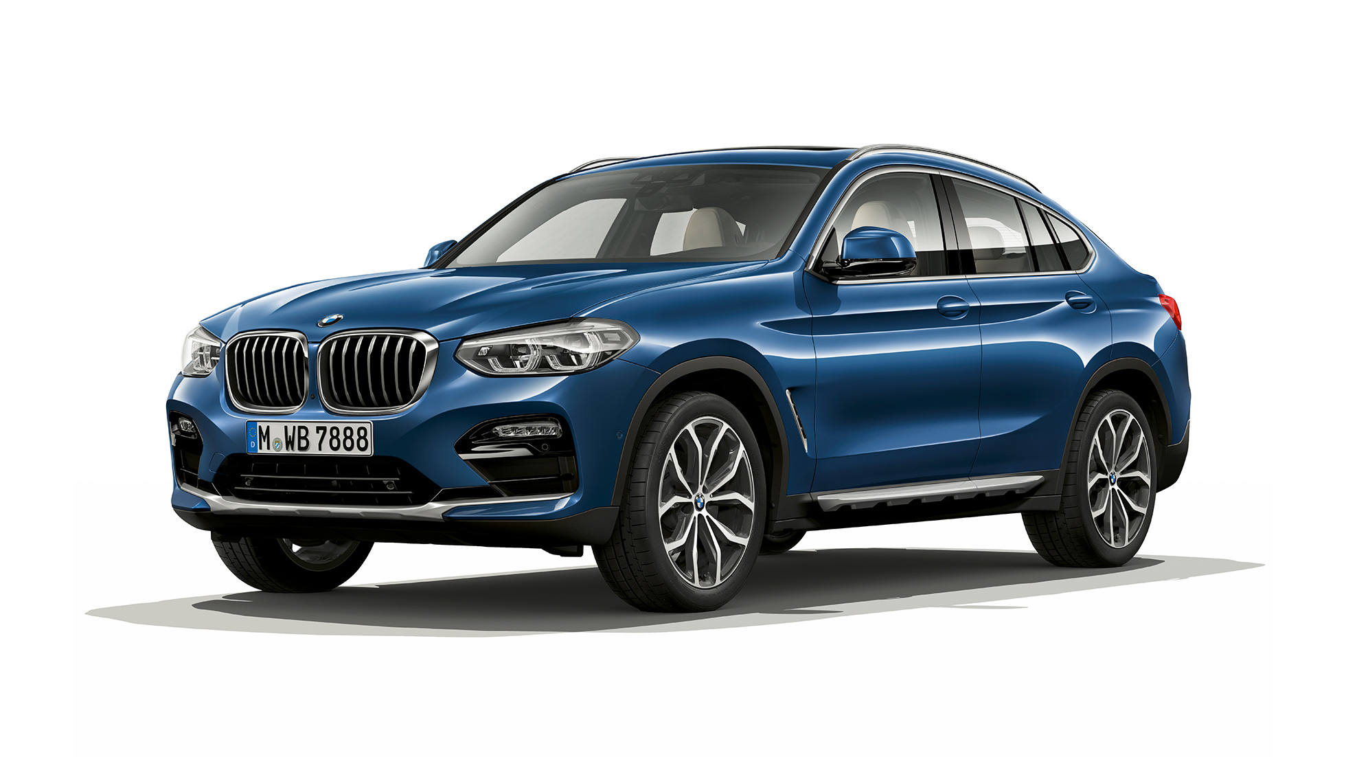 Imagine cu trei sferturi din partea frontală a BMW X4, model xLine Imagine cu trei sferturi din partea frontală a BMW X4 xDrive20d, model xLine, G02, 2018, în Albastru Phytonic
