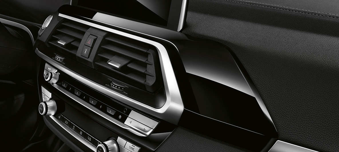 Ornamente interioare BMW Individual în Negru Piano ale BMW X4 Imagine cu ornamentele interioare BMW Individual în Negru Piano ale BMW X4, G02, 2018