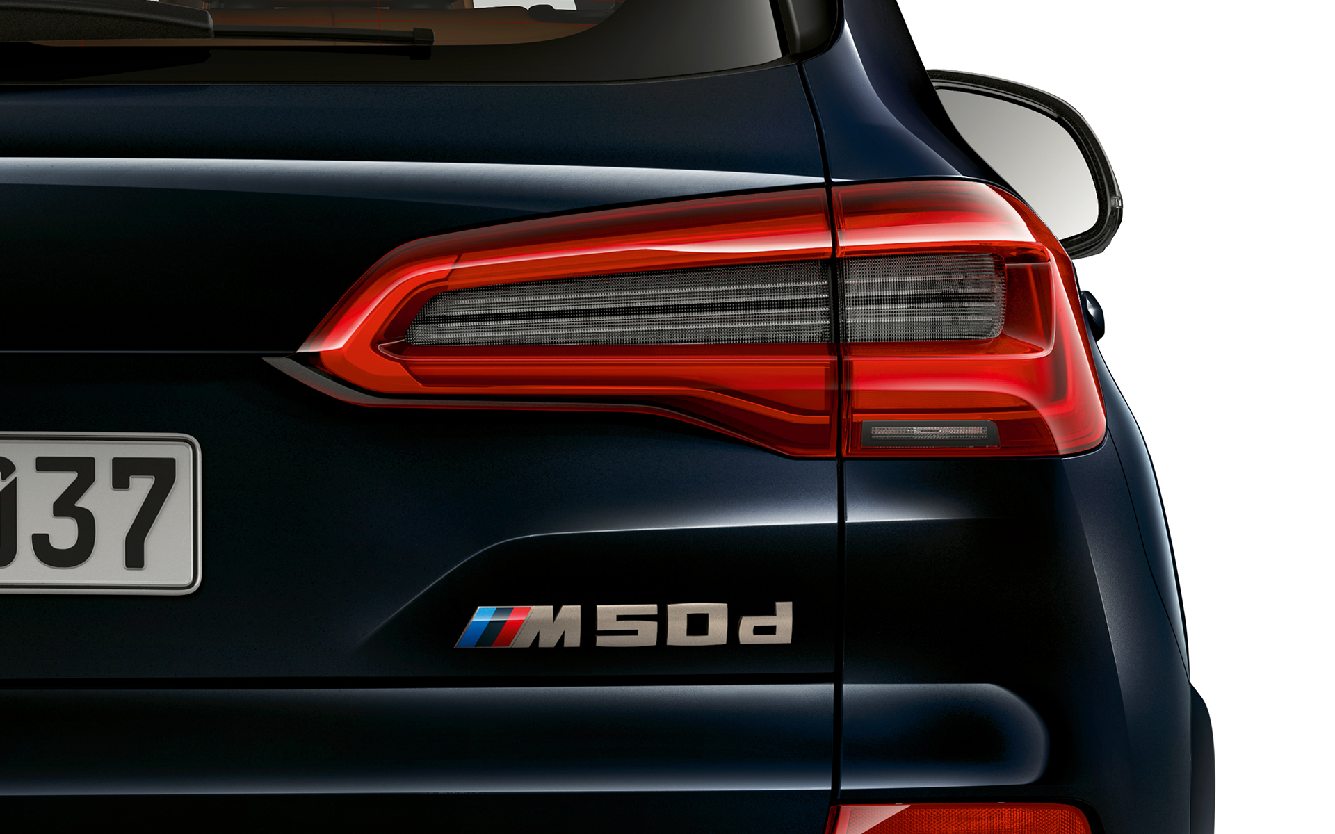 Inscripţie în partea spate a BMW X5 M50d Imagine detaliată a inscripţionării denumirii modelului BMW X5 M50d