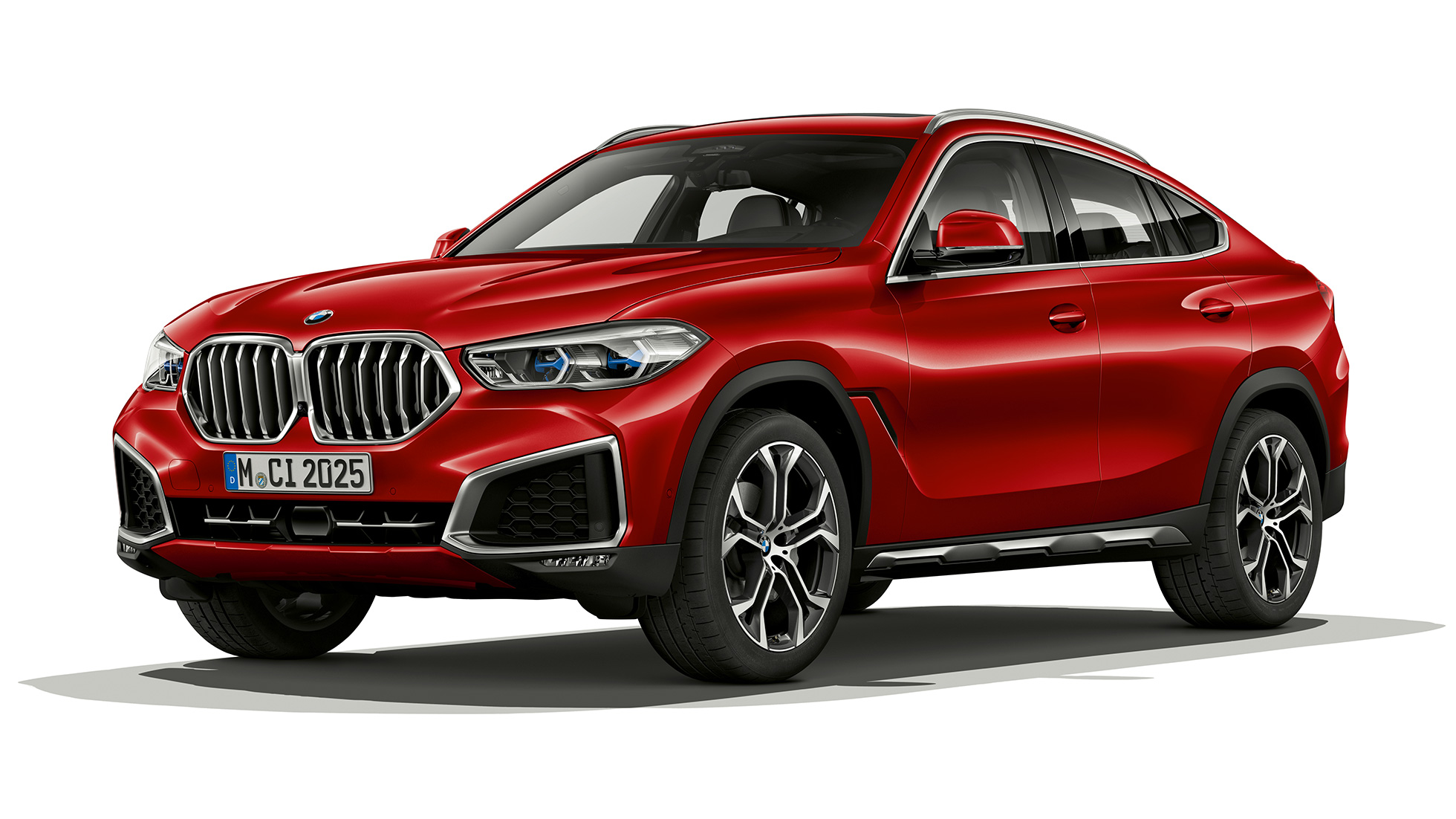Imagine de la exterior a modelului BMW X6, xLine. Imagine cu trei sferturi din partea frontală a modelului BMW X6, xLine.
