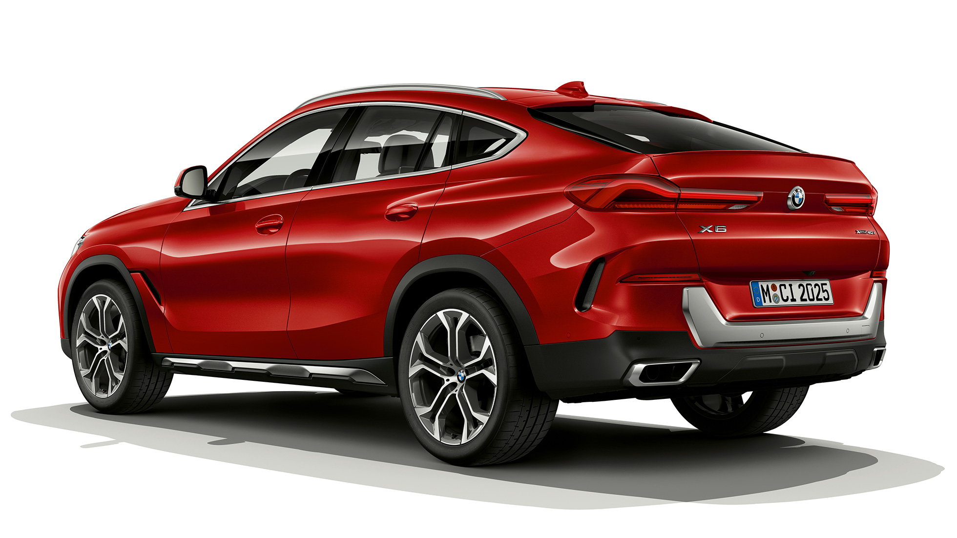 Imagine cu spatele modelului BMW X6, xLine. Imagine cu trei sferturi din partea spate a modelului BMW X6, xLine.