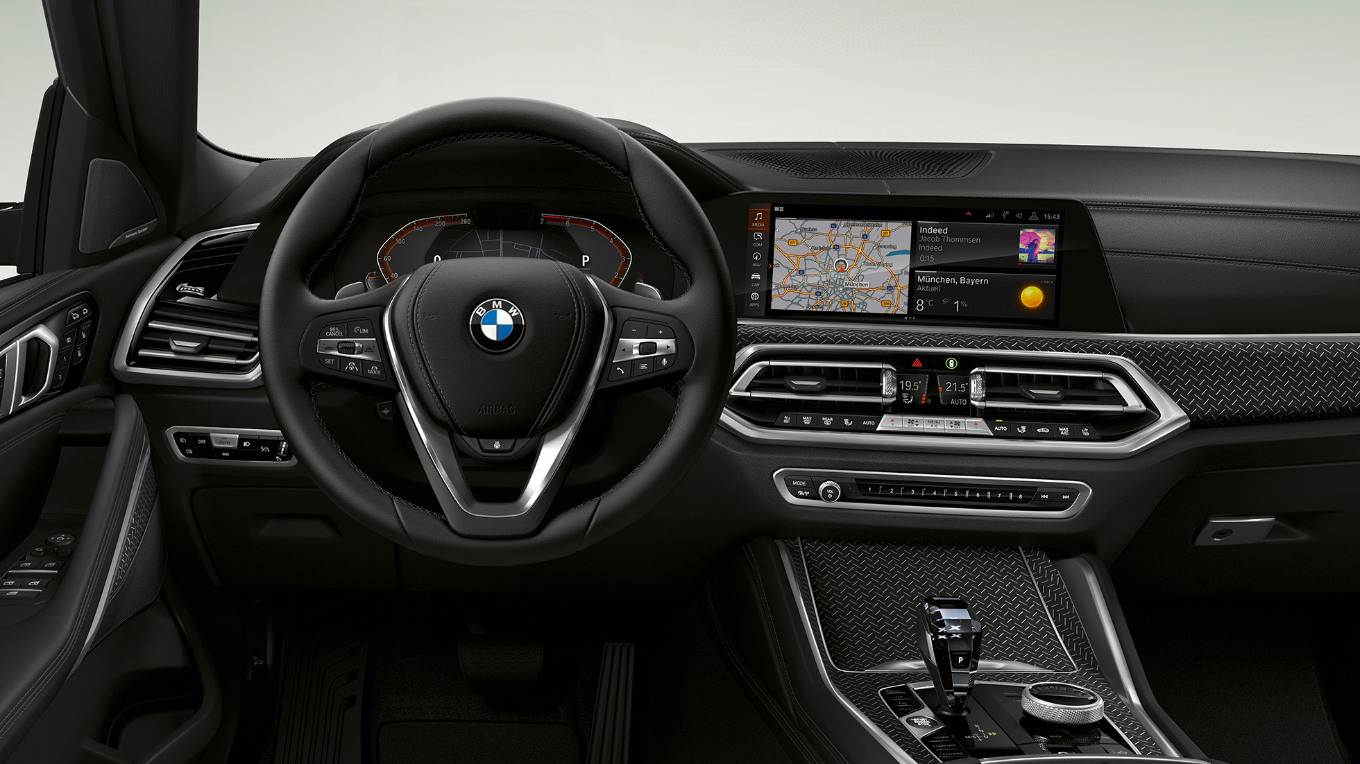 Habitaclul modelului BMW X6, xLine. Imagine în prim-plan cu habitaclul modelului BMW X6, xLine.