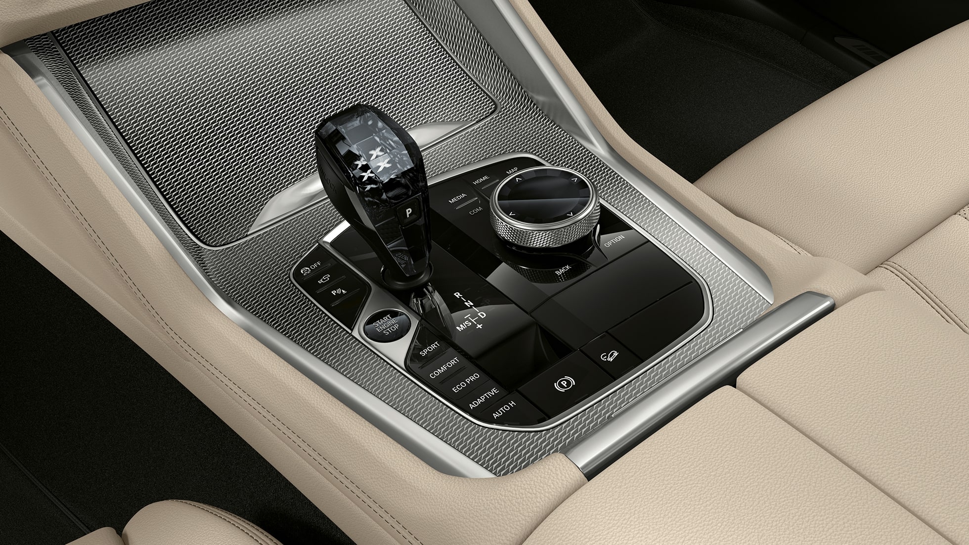 Consola centrală a modelului BMW X6 cu pachet M Sport. Imagine în prim-plan cu consola centrală a modelului BMW X6 cu pachet M Sport.