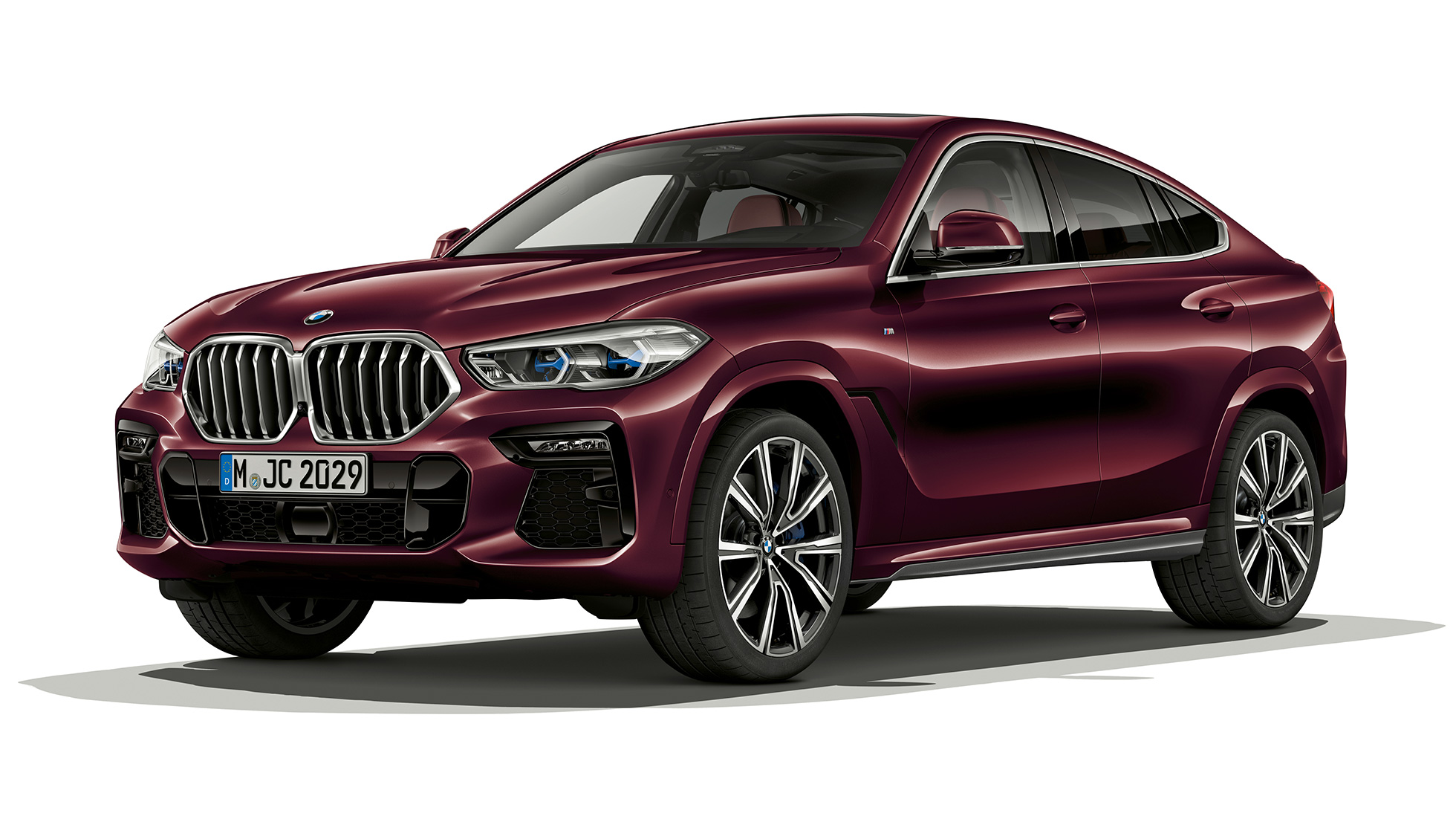 Imagine de la exterior a modelului BMW X6 cu pachet BMW Individual. Imagine cu trei sferturi din partea frontală a modelului BMW X6 cu pachet BMW Individual.