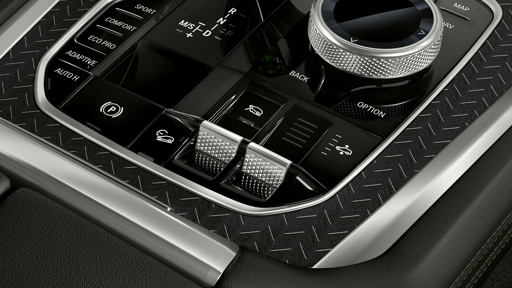 Consola centrală BMW X6. Imagine în prim-plan cu interiorul BMW X6 şi consola centrală.