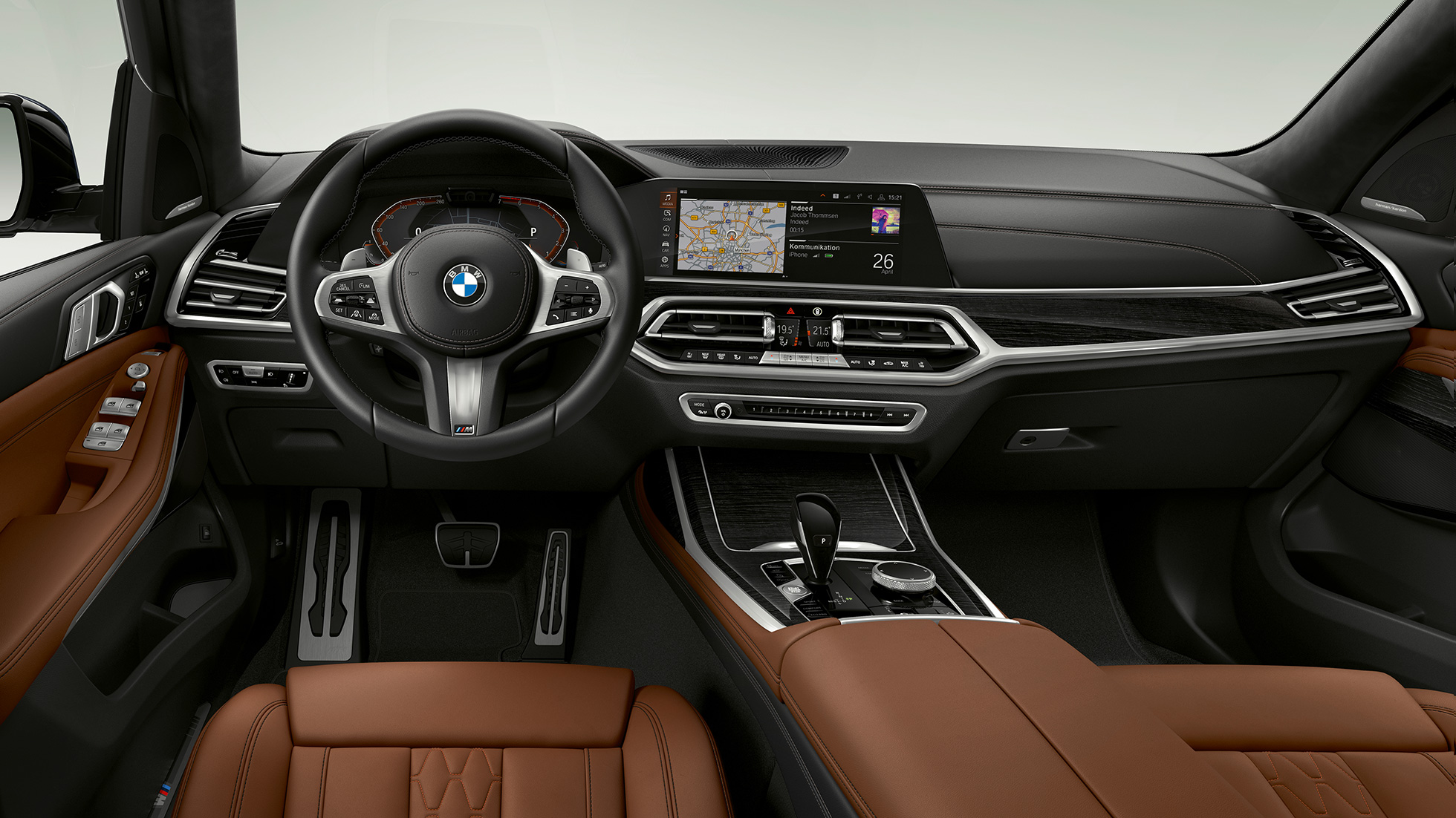 Perspectivă laterală asupra BMW X7 model BMW Individual X7 40i xDrive Perspectivă laterală asupra BMW X7 cu echipamentele modelului BMW Individual X7 40i xDrive