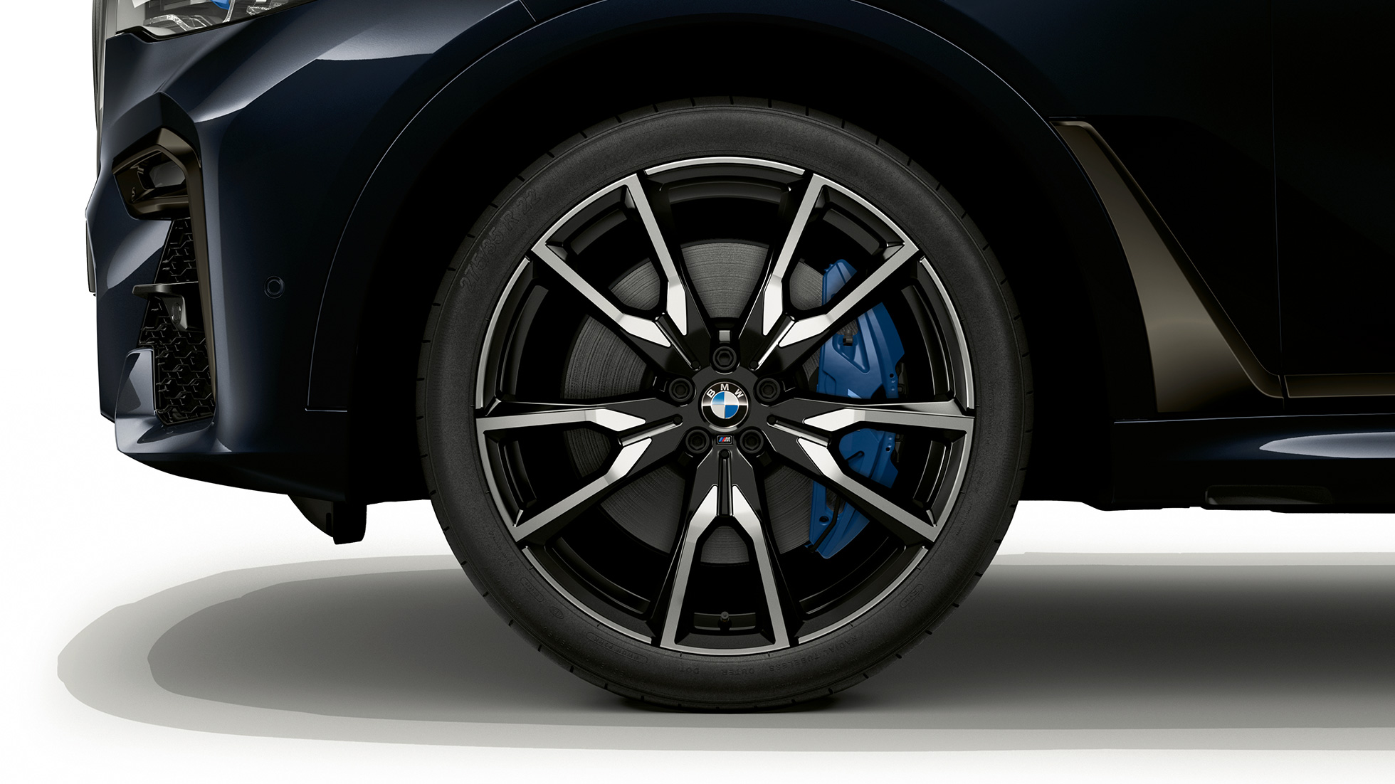 Jantele din aliaj uşor ale BMW X7 model BMW Individual X7 40i xDrive Imagine în prim-plan cu jantele din aliaj uşor ale BMW X7 cu echipamentele modelului BMW Individual X7 40i xDrive