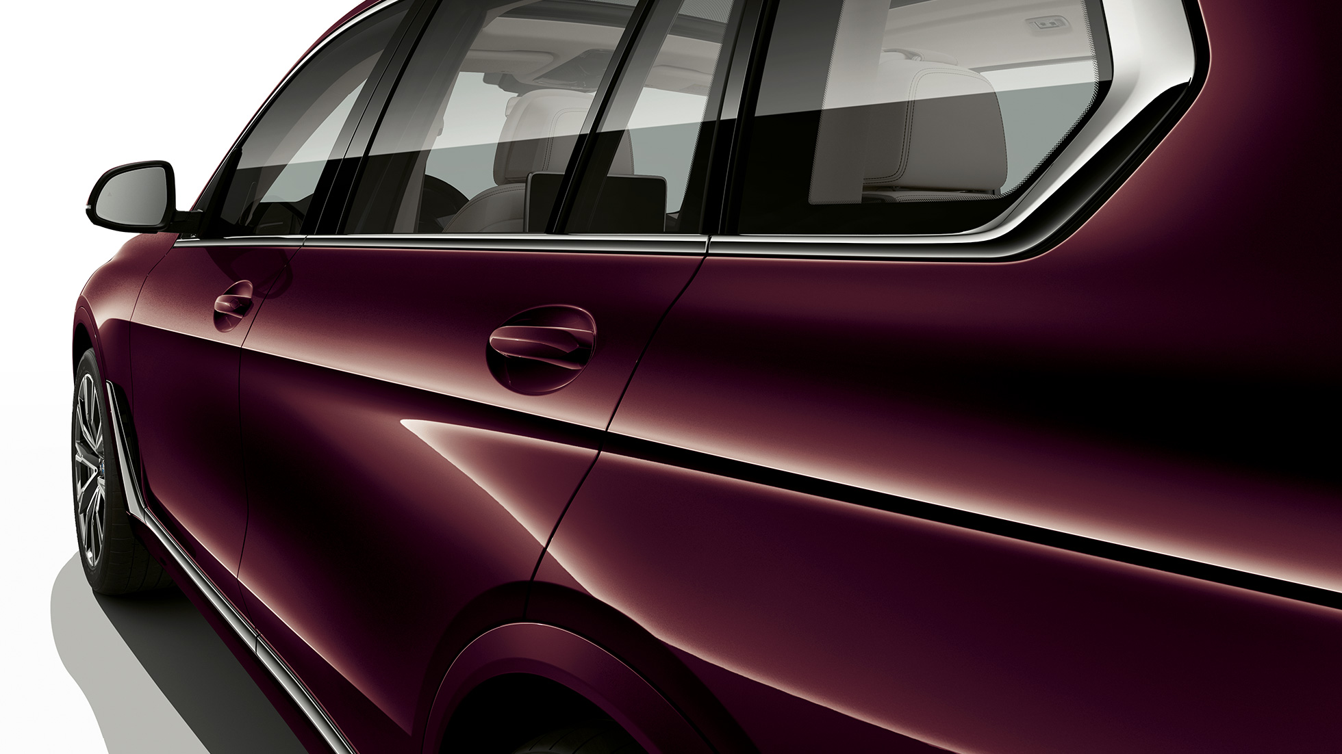Habitaclul BMW X7 cu pachetul M Sport Imagine frontală în prim-plan cu partea de habitaclu a conducătorului auto din BMW X7 cu pachetul M Sport