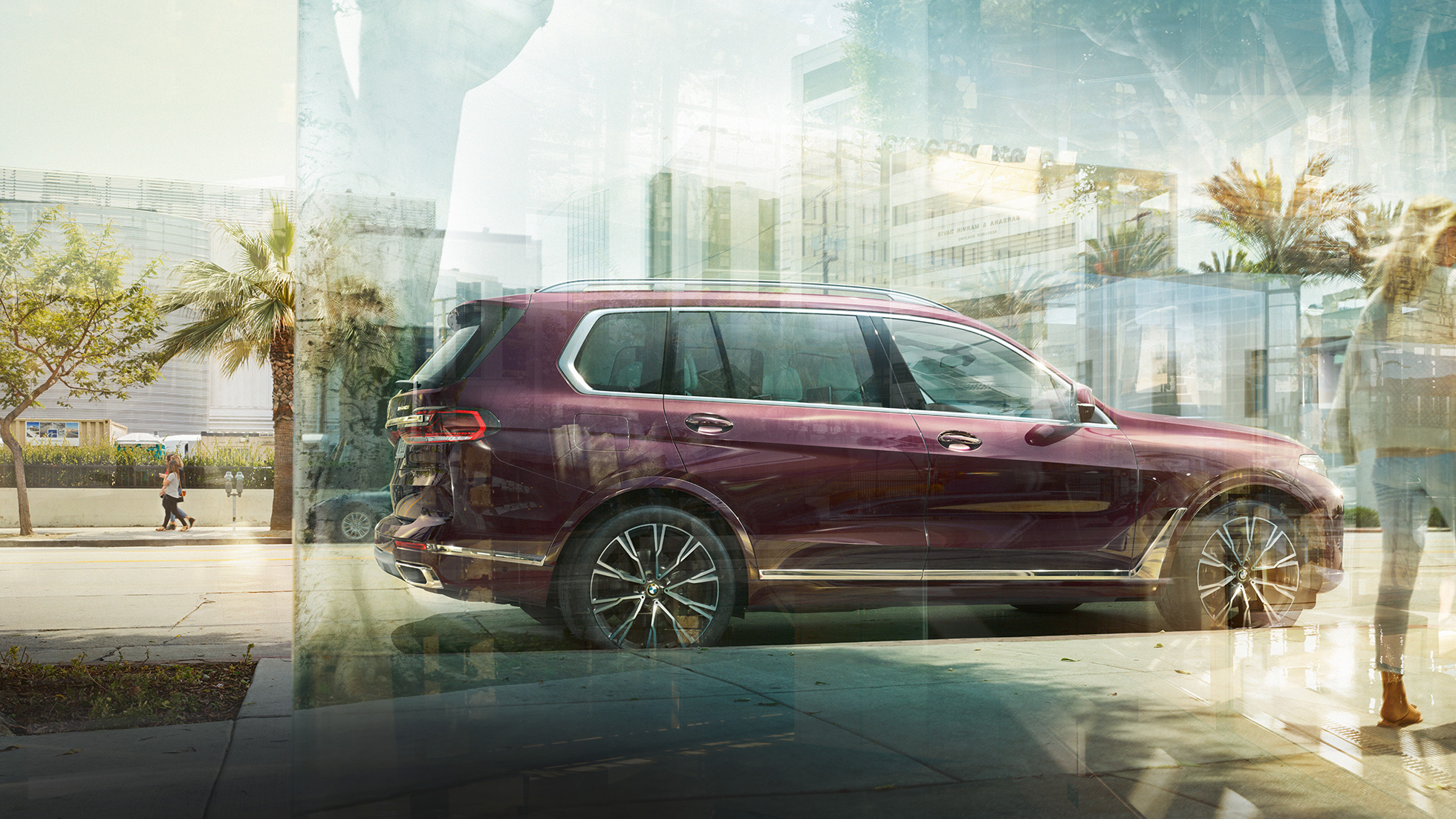 Imagine din lateral cu BMW Individual X7 40i xDrive Imagine din lateral cu BMW X7 în Ametrin metalizat, staţionând