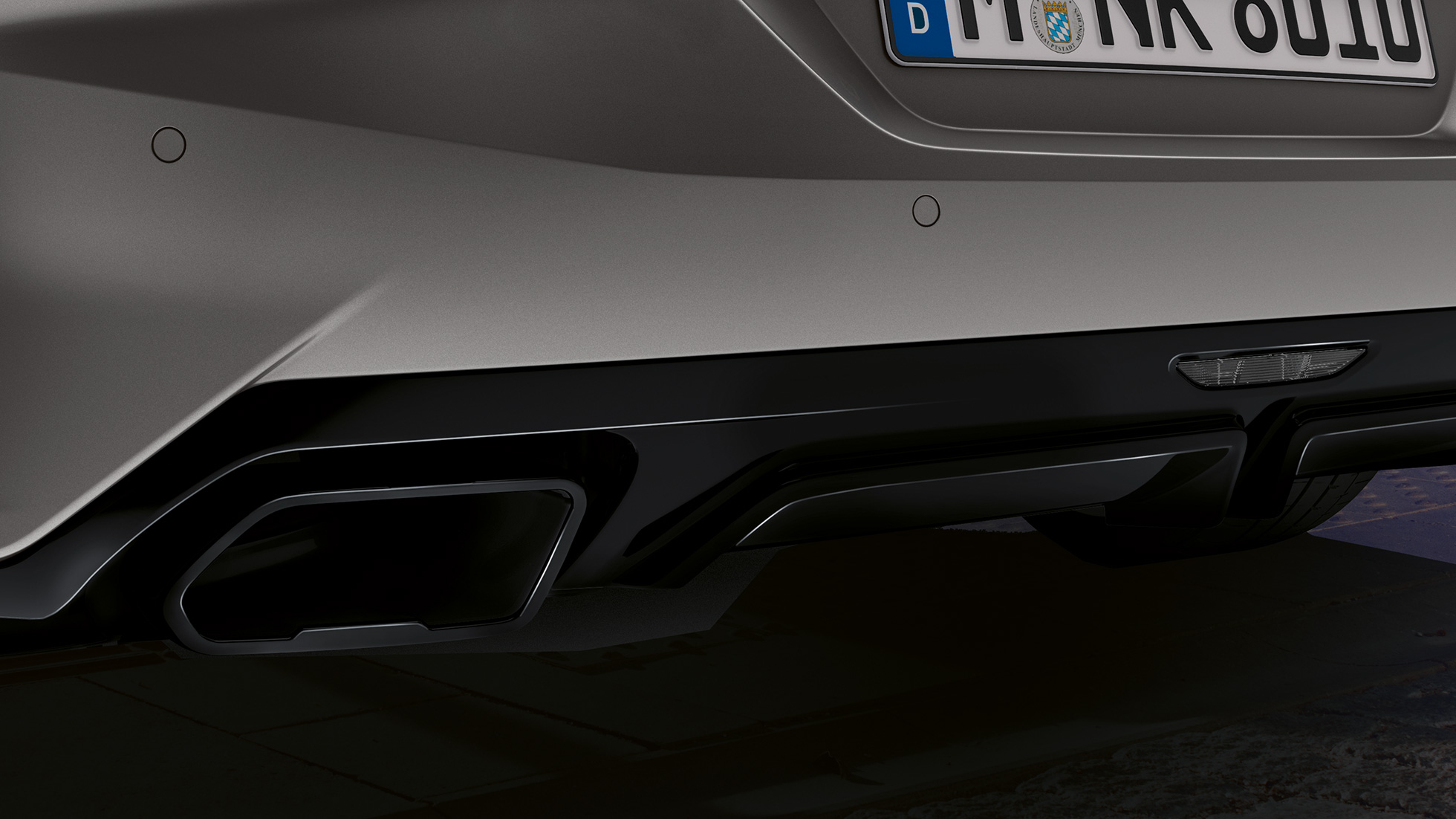 Ornamente pentru ţeava de eşapament a unui BMW Z4 Roadster Ornamente pentru ţeava de eşapament a unui BMW Z4 Roadster gri