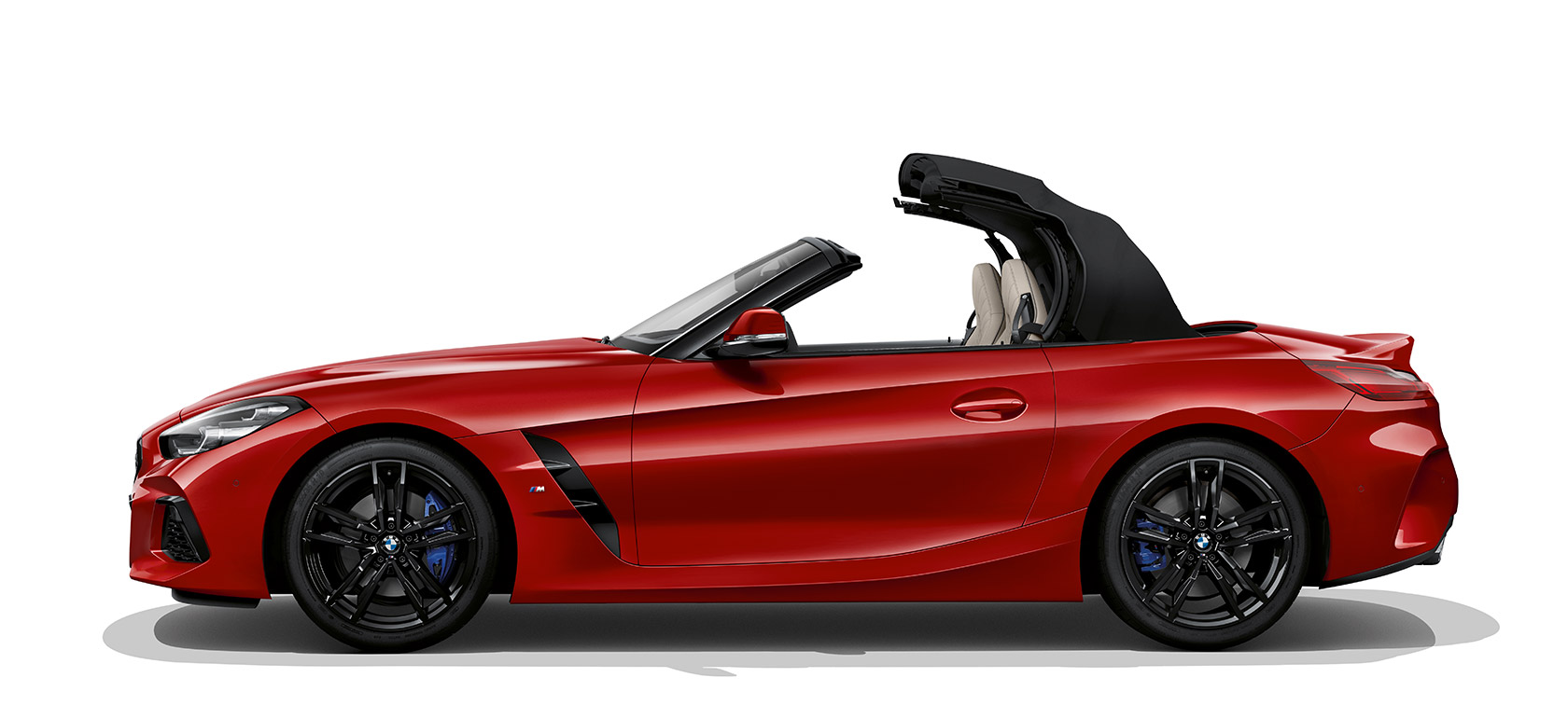 Imagine din lateral cu BMW Z4 Roadster Imagine din lateral cu BMW Z4 Roadster în timpul deschiderii top-ului