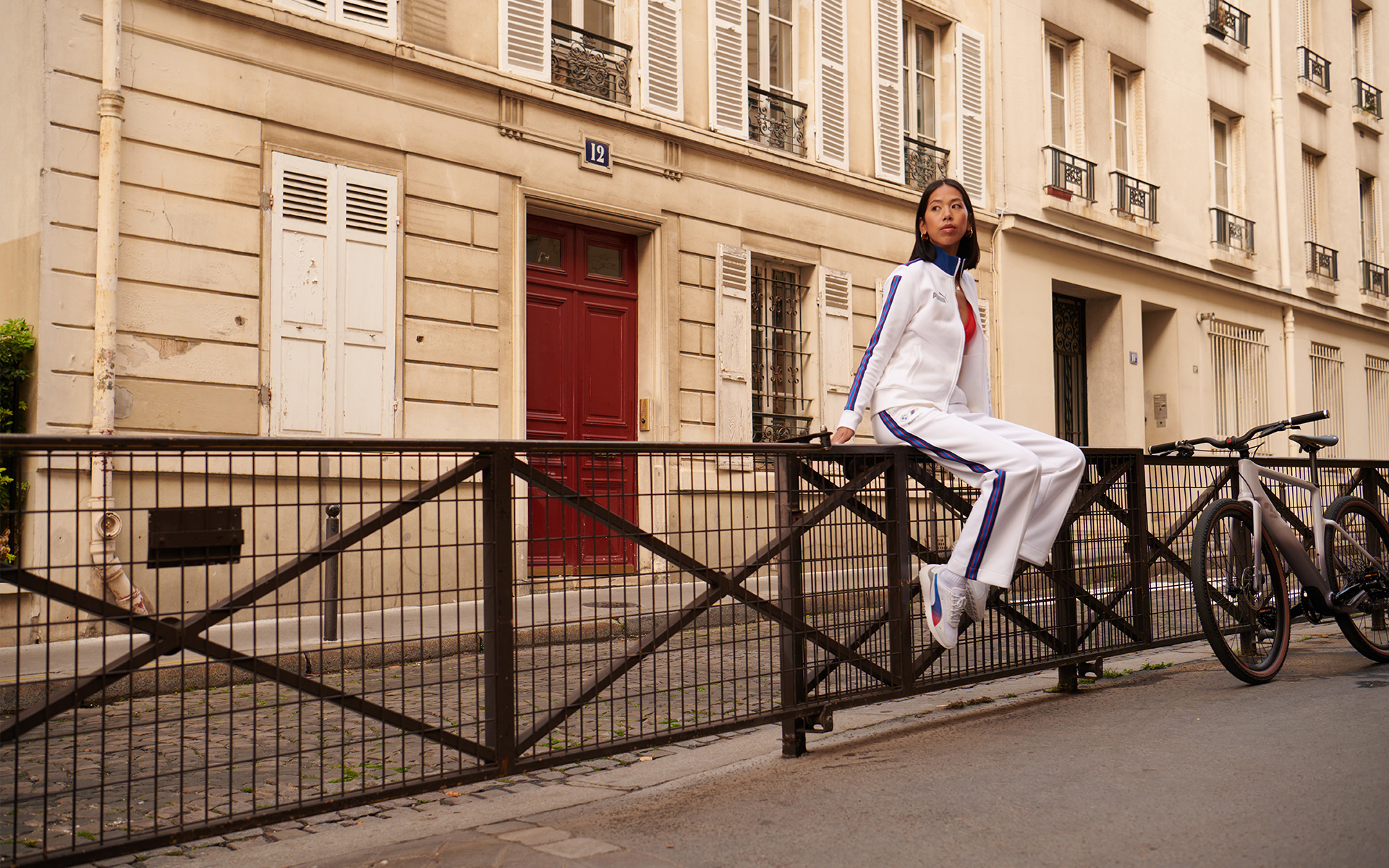 BMW Lifestyle Lookbook, ţinută BMW M E-Bike şi BMW M Motorsport
