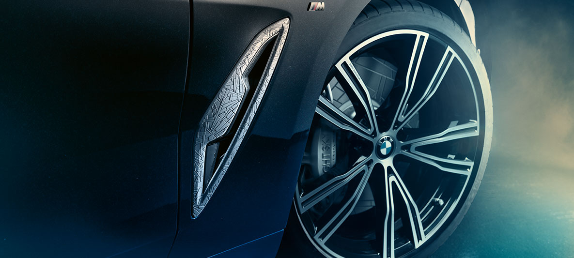 Jantele din aliaj uşor de 20” ale BMW Individual M850i NIGHT SKY Imagine în prim-plan cu jantele BMW Individual din aliaj uşor de 20” V-shape, tip 730 I ale BMW Individual M850i NIGHT SKY