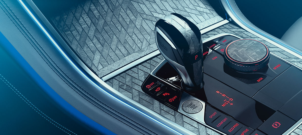Consola centrală a BMW Individual M850i NIGHT SKY Consola centrală a BMW Individual M850i NIGHT SKY cu design din mozaic