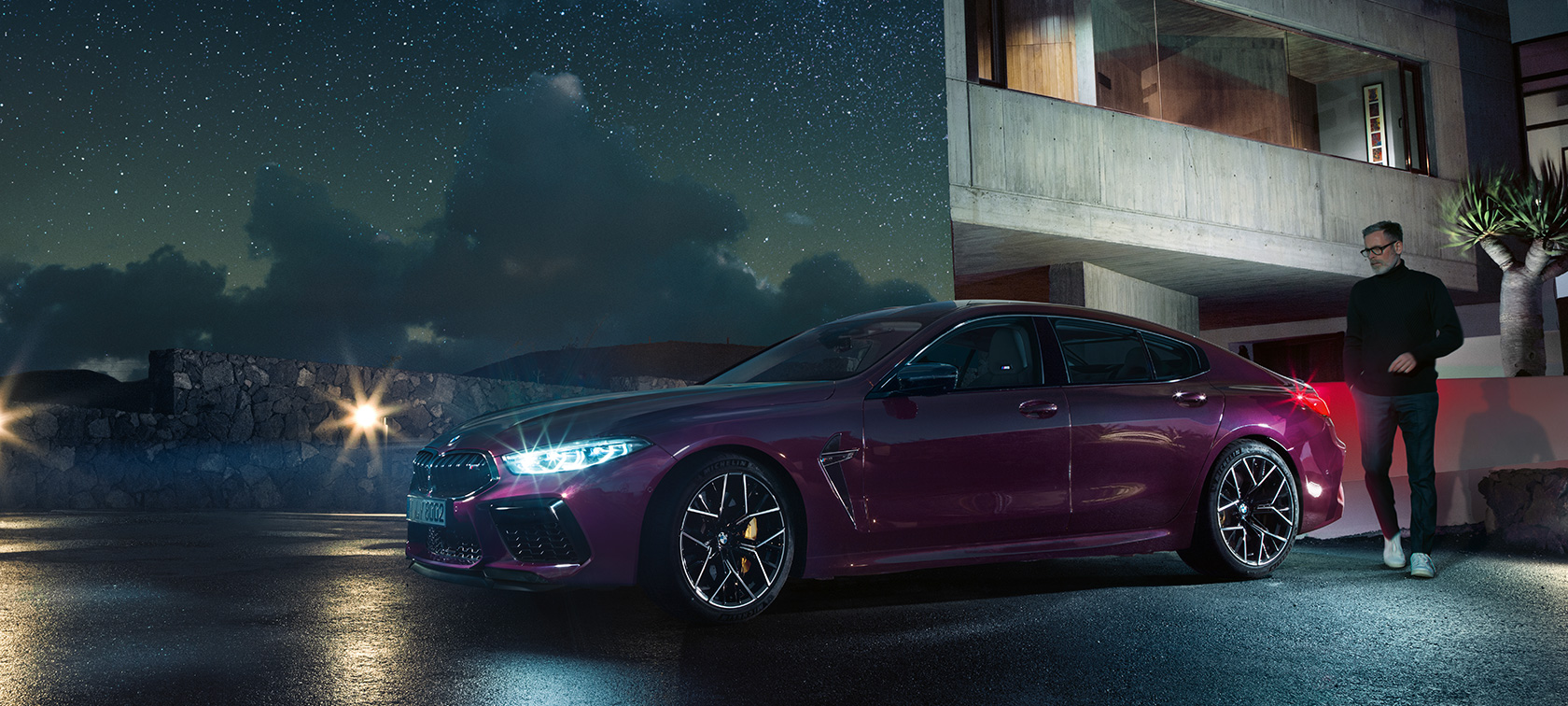 Noul BMW M8 Competition Gran Coupé Imagine cu trei sferturi din partea laterală a noului BMW M8 Competition Gran Coupé 2020 F93, în Ametrin metalizat de la BMW Individual
