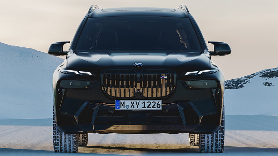 BMW X7 în BMW Individual Negru Frozen