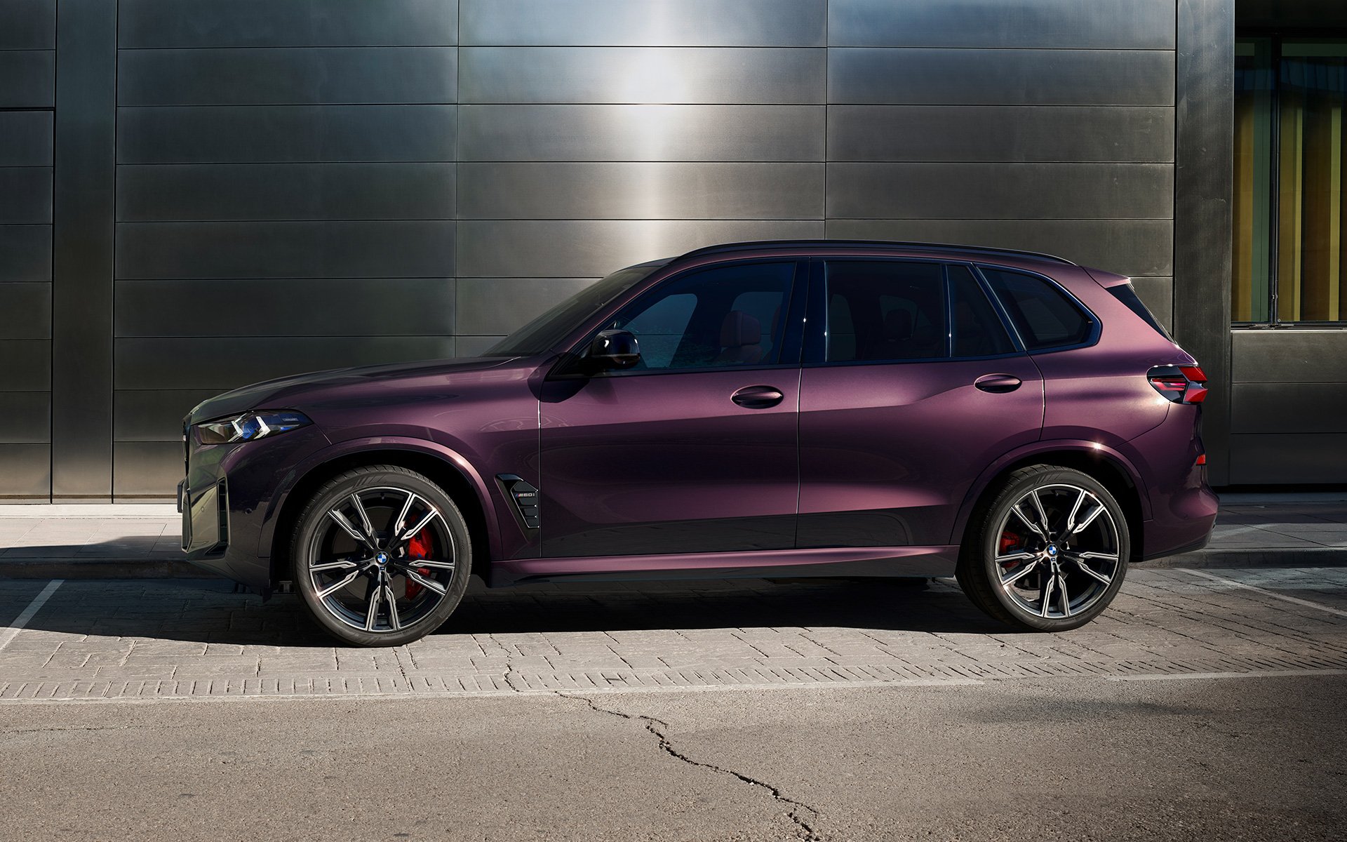 BMW X5 M60i în BMW Individual Mora