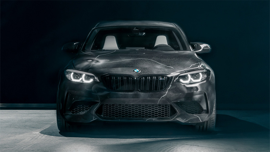 Imagine din partea frontală a ediţiei BMW M2 proiectată de FUTURA 2000 F87 2020 pe fundal negru